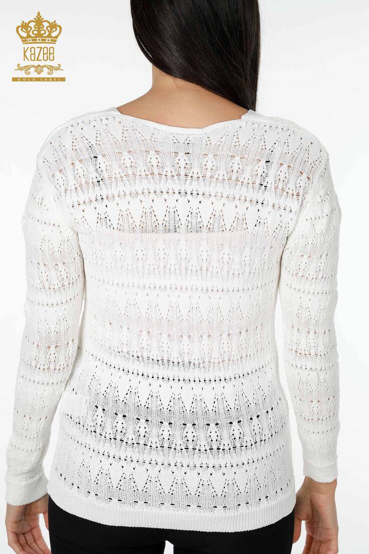 Женский трикотажный свитер с V-образным вырезом цвета экрю - 14853 | КАZЕЕ